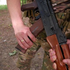 Магазин для АК 5.45 з вікном для контролю кількості патронів. Коричневий